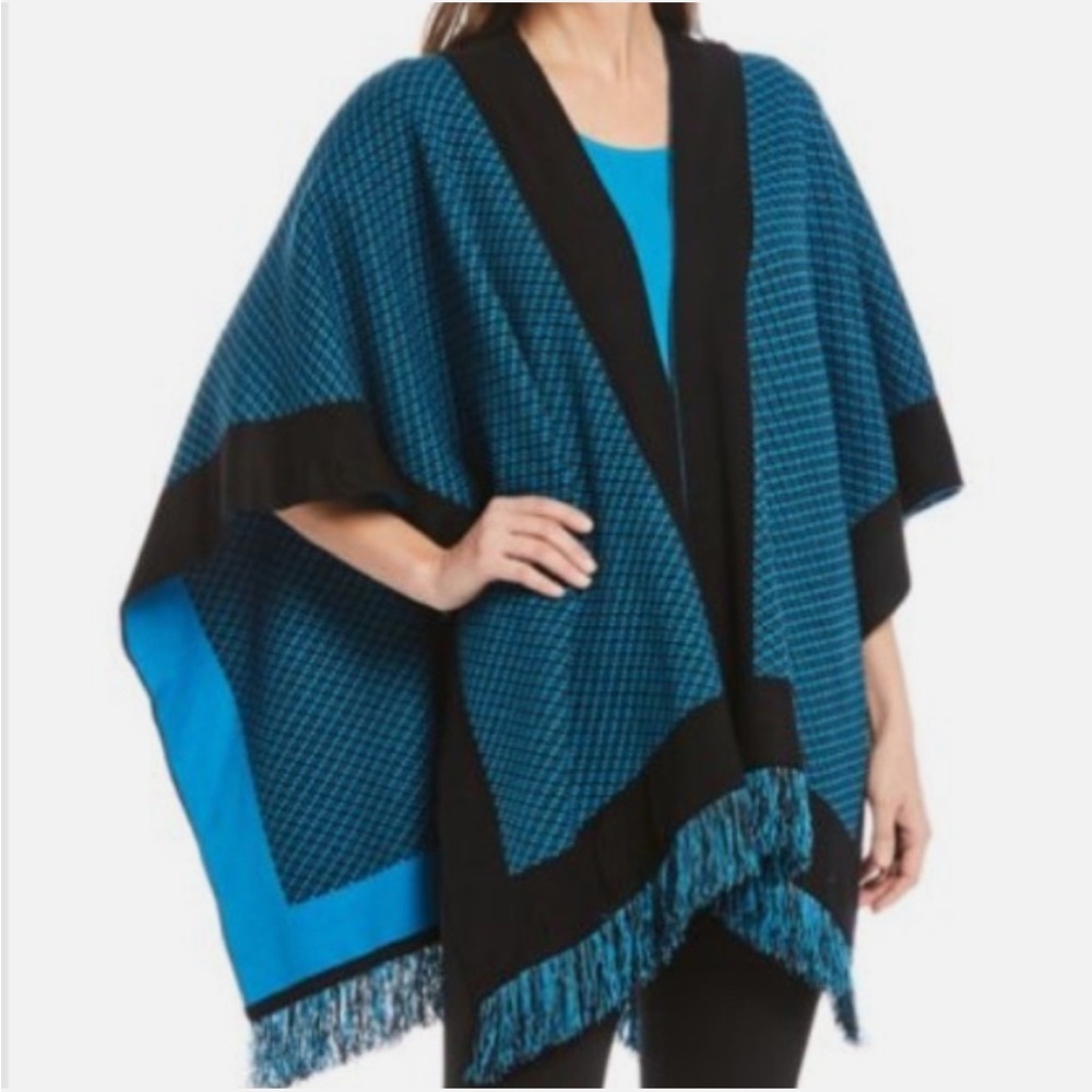 LN Ming Wang Black and Blue Knit Poncho shawl reversible